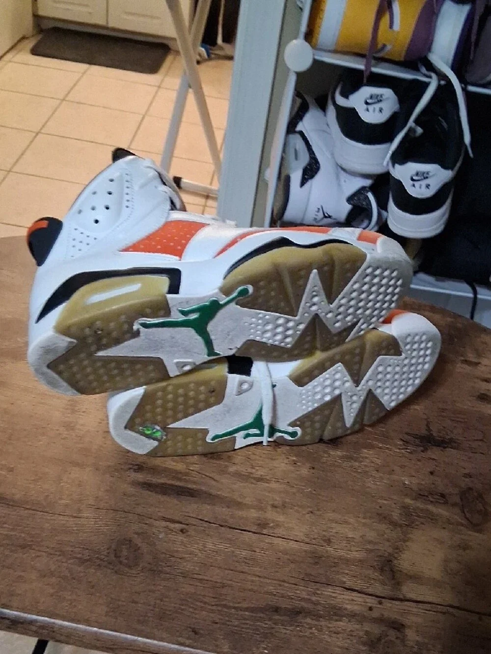 Jordan Retro 6 Orange White Black Athletic Shoes